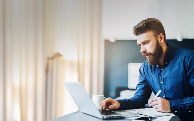 banyak manfaat yang bisa lo dapatkan ketika ikut webinar. Lagipula bisa lo lakukan #MauLagiDimanapun kok!